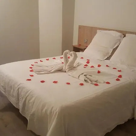 Parc Azur - Toulon Hotel 2*